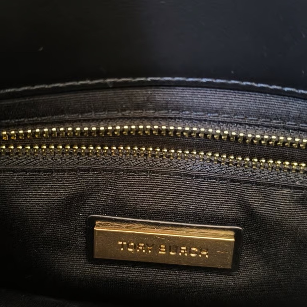 Tory Burch Black Quilted Leather Shoulder Bag with Gold Logo - Picture 5 of 5